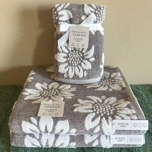 Common Thread Bath Towels Bamboo Sunflower 🌻 Gray & White NEW!